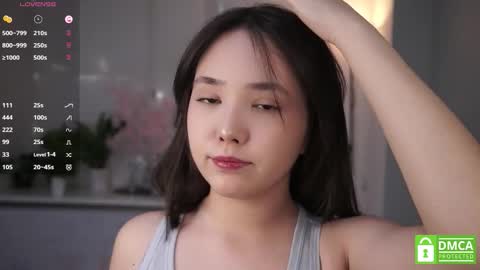 Snapshot of sweetyoops chatting on 11/21/25, 05:17 Astrid online show from 11/21/25, 05:17