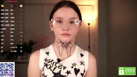 Snapshot of sweetyoops chatting on 11/22/25, 06:18 Astrid online show from 11/22/25, 06:18