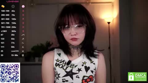 Snapshot of sweetyoops chatting on 11/28/25, 06:10 Astrid online show from 11/28/25, 06:10