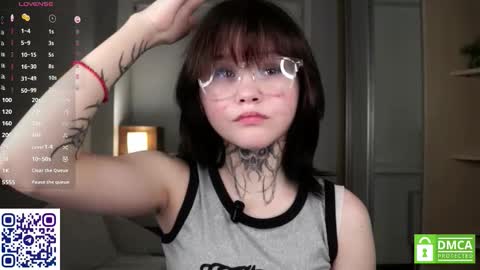 Snapshot of sweetyoops chatting on 12/05/25, 06:15 Astrid online show from 12/05/25, 06:15