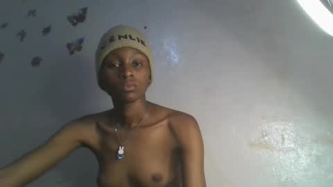 Snapshot of sweetypussy01 chatting on 10/11/25, 06:39 sweetypussy01 online show from 10/11/25, 06:39