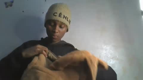 Snapshot of sweetypussy01 chatting on 10/12/25, 06:18 sweetypussy01 online show from 10/12/25, 06:18