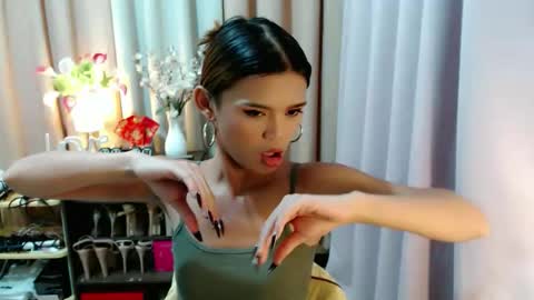 Snapshot of sweetytrannygirlxx chatting on 02/03/26, 05:27 Megan online show from 02/03/26, 05:27