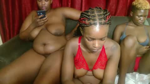 Snapshot of sweetz_candice chatting on 03/04/25, 01:01 sweetz_candice online show from 03/04/25, 01:01