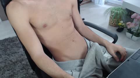 SwetLittleBoy4u online show from 09/15/25, 08:03