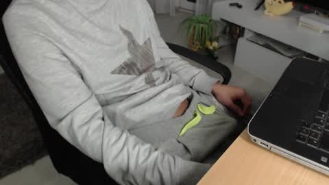 Snapshot of swetlittleboy4u chatting on 11/11/25, 04:56 SwetLittleBoy4u online show from 11/11/25, 04:56