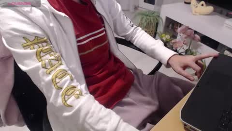 Snapshot of swetlittleboy4u chatting on 12/02/25, 10:05 SwetLittleBoy4u online show from 12/02/25, 10:05