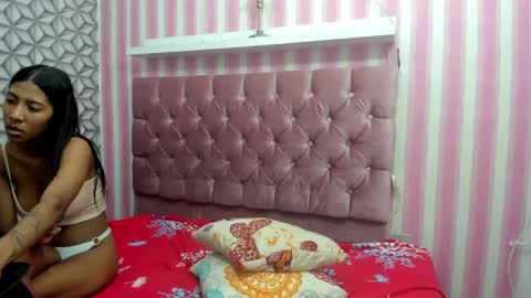 Snapshot of swett_lady_ chatting on 02/23/25, 04:02 swett_lady_ online show from 02/23/25, 04:02