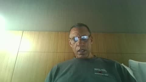 Snapshot of swimmerbod2495 chatting on 03/31/26, 02:24 swimmerbod2495 online show from 03/31/26, 02:24