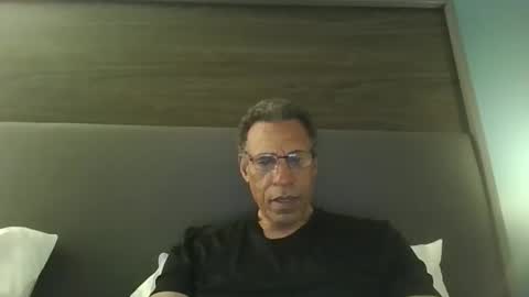 Snapshot of swimmerbod2495 chatting on 05/16/26, 06:32 swimmerbod2495 online show from 05/16/26, 06:32