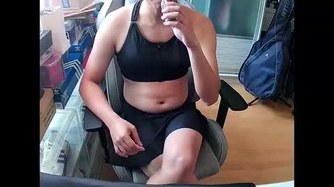 Snapshot of swimsuitloves chatting on 11/02/25, 01:08 swimsuitloves online show from 11/02/25, 01:08