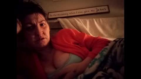 Snapshot of swollenclitneedsdad chatting on 12/17/25, 03:01 swollenclitneedsdad online show from 12/17/25, 03:01