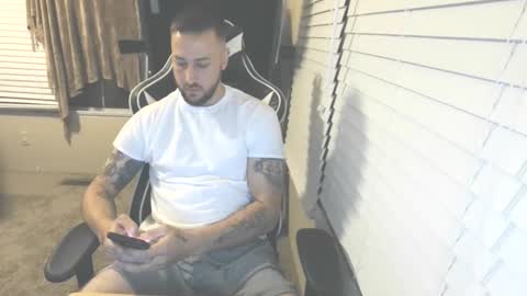 Snapshot of swoozy369 chatting on 04/19/26, 02:44 Swoozy online show from 04/19/26, 02:44