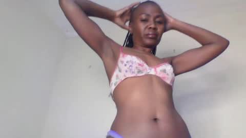 Snapshot of swtebony1 chatting on 06/25/26, 10:36 ALICIA online show from 06/25/26, 10:36