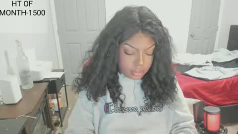 Snapshot of sxamleuy chatting on 11/07/25, 01:27 sxamleuy online show from 11/07/25, 01:27