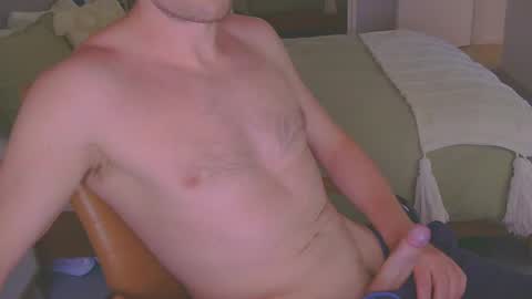 Snapshot of sydneybottom22 chatting on 12/29/24, 03:33 sydneybottom22 online show from 12/29/24, 03:33