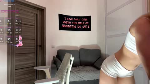 Snapshot of sydneyhackathorn chatting on 03/04/26, 05:08 Mona online show from 03/04/26, 05:08