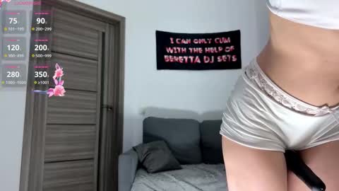 Snapshot of sydneyhackathorn chatting on 03/20/26, 05:07 Mona online show from 03/20/26, 05:07