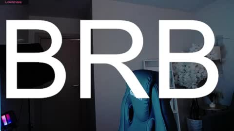 Snapshot of sydneysweeton chatting on 04/17/26, 11:02 sydneysweeton online show from 04/17/26, 11:02