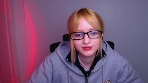 Snapshot of syfer_loon chatting on 11/26/25, 10:27 Syfer online show from 11/26/25, 10:27