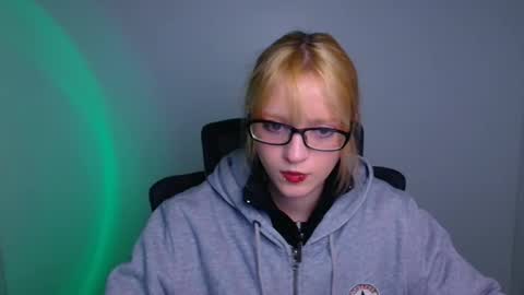 Snapshot of syfer_loon chatting on 11/29/25, 06:49 Syfer online show from 11/29/25, 06:49