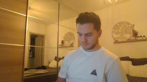 Snapshot of syl092 chatting on 12/04/24, 04:27 syl092 online show from 12/04/24, 04:27