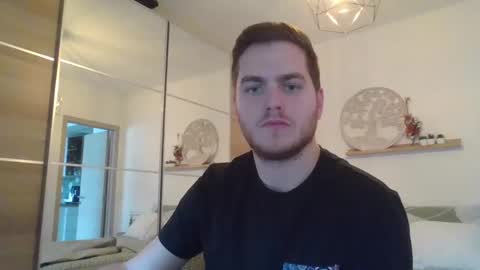 Snapshot of syl092 chatting on 12/12/24, 01:39 syl092 online show from 12/12/24, 01:39