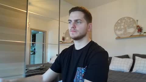 Snapshot of syl092 chatting on 01/06/25, 09:41 syl092 online show from 01/06/25, 09:41