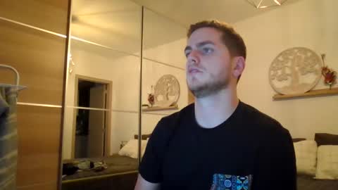 Snapshot of syl092 chatting on 01/06/25, 04:23 syl092 online show from 01/06/25, 04:23