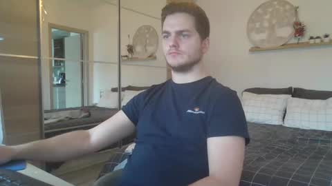 Snapshot of syl092 chatting on 02/13/25, 01:05 syl092 online show from 02/13/25, 01:05