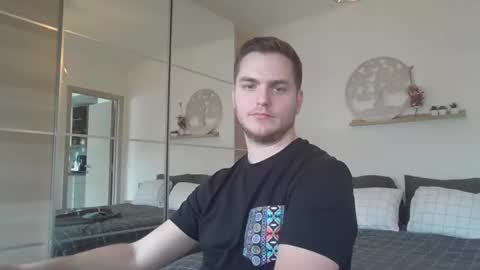 Snapshot of syl092 chatting on 03/11/25, 01:23 syl092 online show from 03/11/25, 01:23