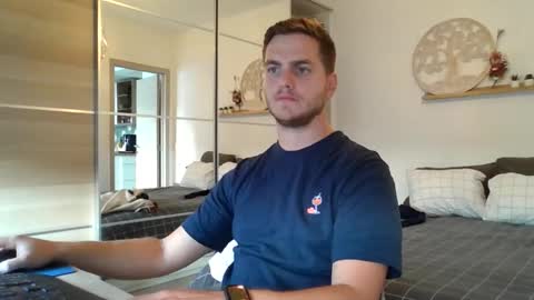 Snapshot of syl092 chatting on 09/29/25, 04:45 syl092 online show from 09/29/25, 04:45