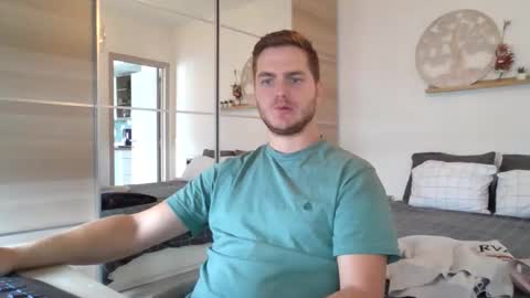 Snapshot of syl092 chatting on 10/05/25, 10:35 syl092 online show from 10/05/25, 10:35