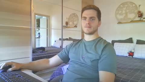 Snapshot of syl092 chatting on 10/30/25, 11:22 syl092 online show from 10/30/25, 11:22