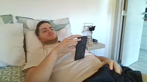 syl092 online show from 12/15/25, 10:08