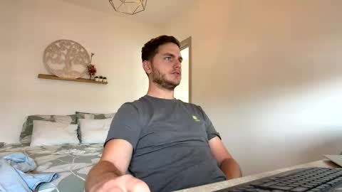 Snapshot of syl092 chatting on 03/12/26, 12:44 syl092 online show from 03/12/26, 12:44