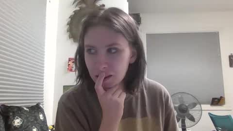 Snapshot of sylphy04 chatting on 11/02/25, 09:11 Sylphy online show from 11/02/25, 09:11