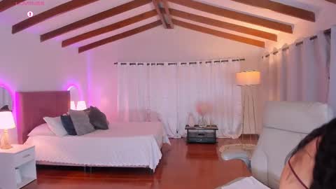 Snapshot of sylvana_cox chatting on 10/24/25, 04:42 sylvana online show from 10/24/25, 04:42