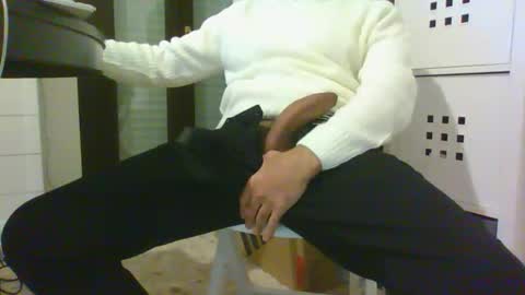 Snapshot of sylvertaurus1 chatting on 11/24/25, 04:07 sylvertaurus1 online show from 11/24/25, 04:07