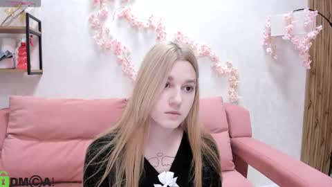Snapshot of sylvia_ortiz chatting on 09/15/25, 08:03 Sylvia online show from 09/15/25, 08:03