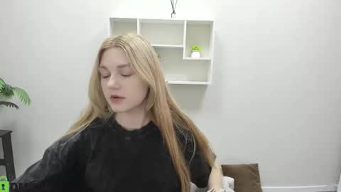 Snapshot of sylvia_ortiz chatting on 09/16/25, 09:32 Sylvia online show from 09/16/25, 09:32
