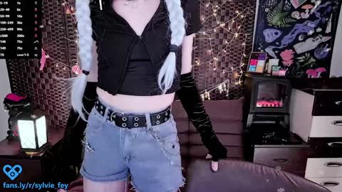 Sylvie online show from 01/05/25, 12:20