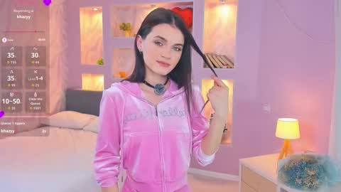 Snapshot of synne_glows chatting on 11/26/25, 07:04 Eva online show from 11/26/25, 07:04