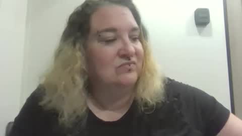 Snapshot of synstresslily chatting on 09/09/25, 04:23 Synstress Lily online show from 09/09/25, 04:23