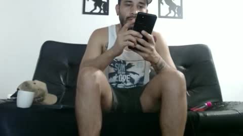 Snapshot of syylar_ chatting on 12/17/25, 10:54 syylar_ online show from 12/17/25, 10:54