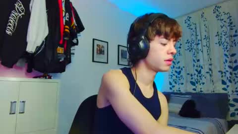 Snapshot of t0n3r chatting on 09/10/25, 02:22 TONER online show from 09/10/25, 02:22