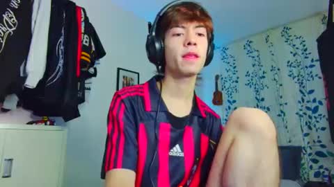 Snapshot of t0n3r chatting on 09/11/25, 12:11 TONER online show from 09/11/25, 12:11