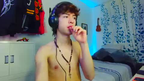 Snapshot of t0n3r chatting on 09/16/25, 02:34 TONER online show from 09/16/25, 02:34