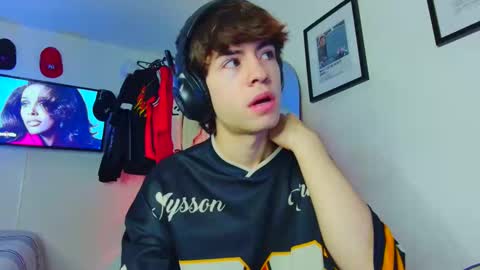 Snapshot of t0n3r chatting on 09/27/25, 02:27 TONER online show from 09/27/25, 02:27