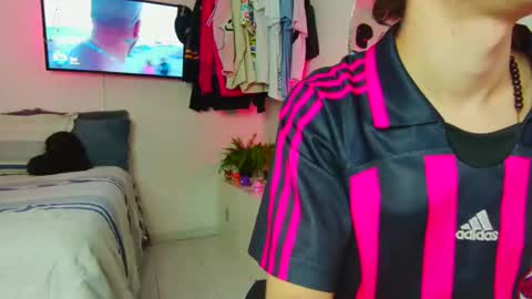 Snapshot of t0n3r chatting on 10/11/25, 02:11 TONER online show from 10/11/25, 02:11